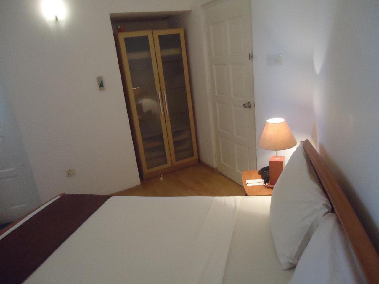 Global Towers & Hotel 4*